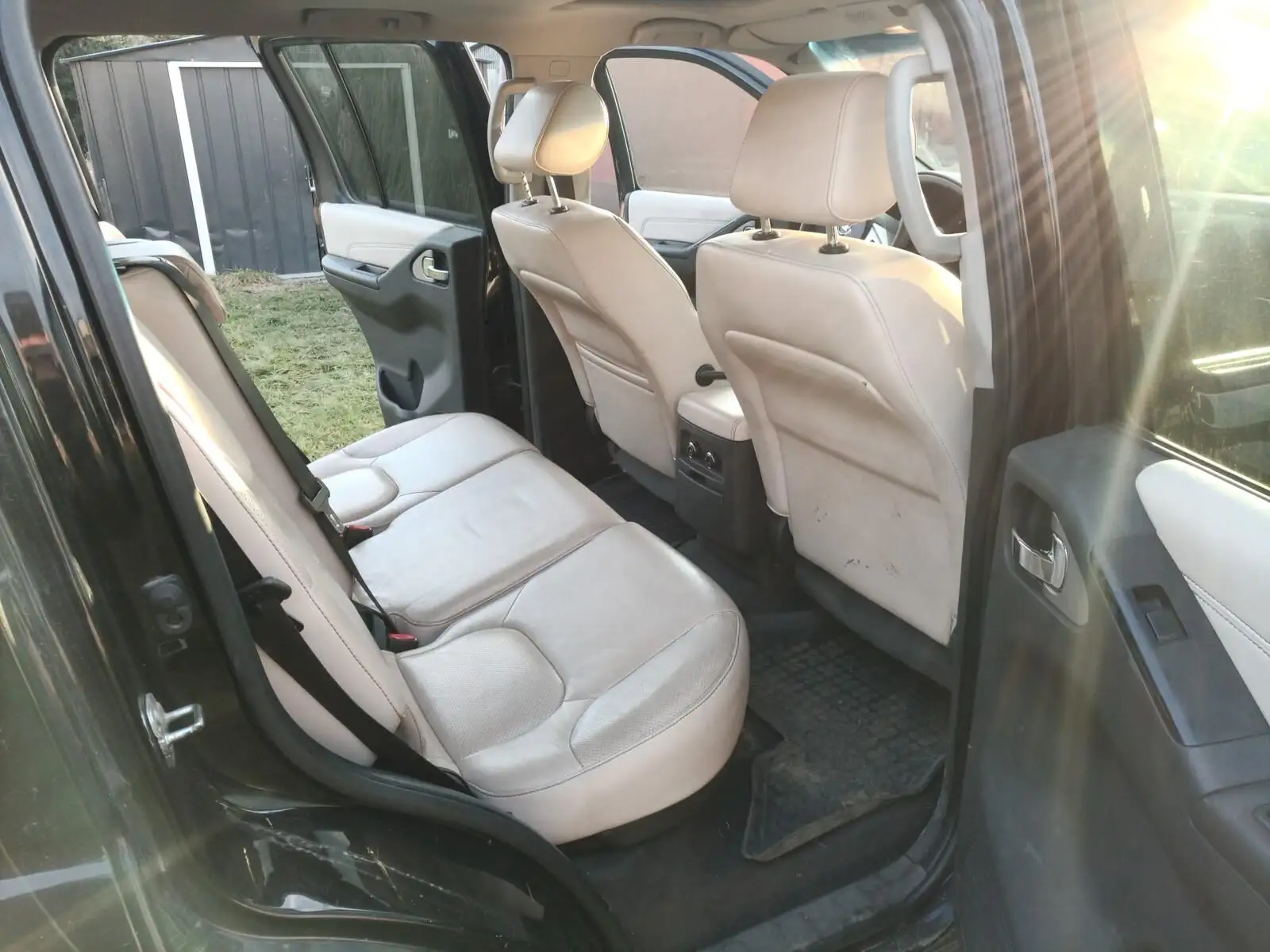 Vehicle image, number 6