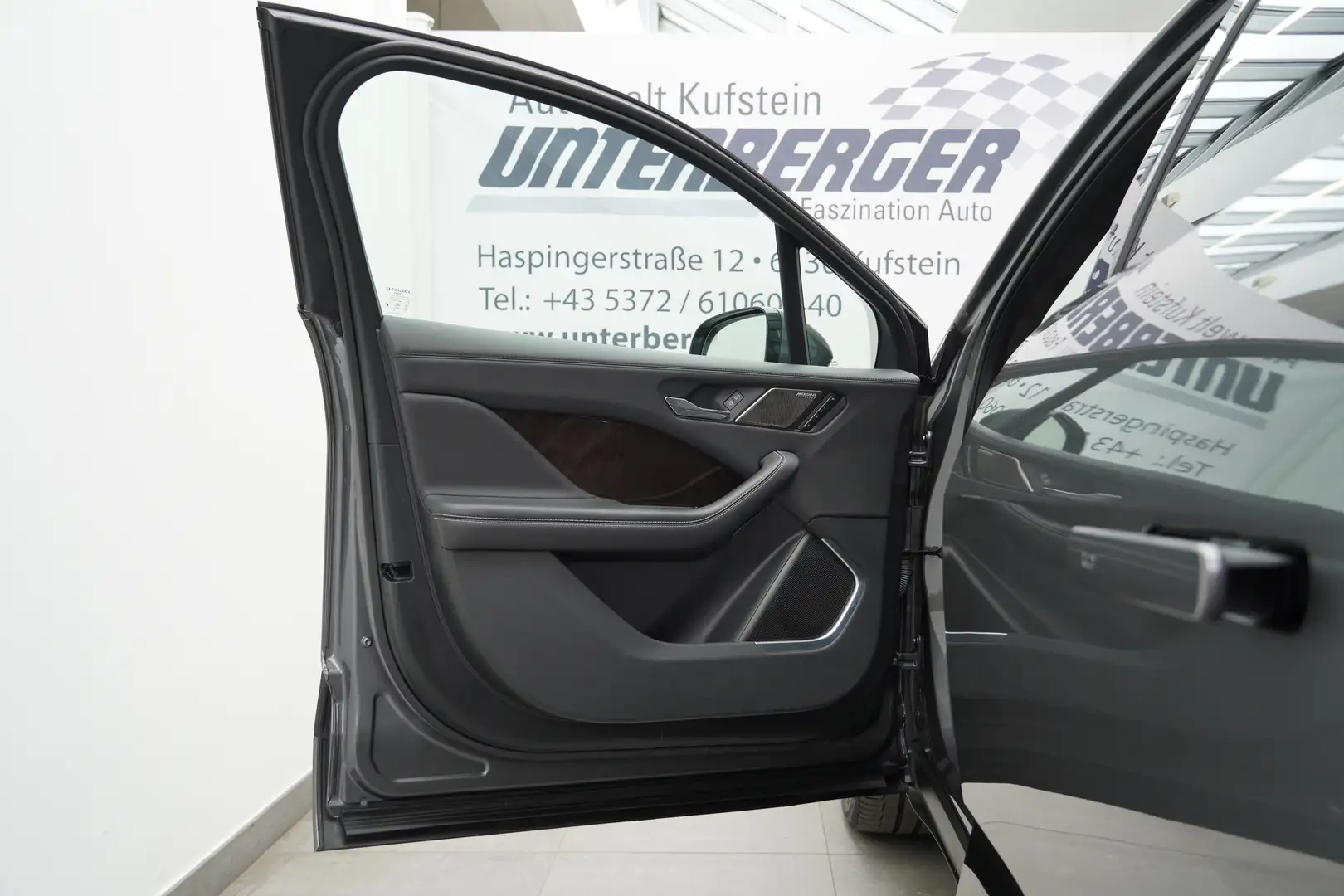 Vehicle image, number 14