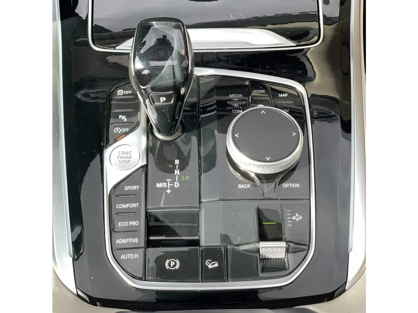 Vehicle image, number 12