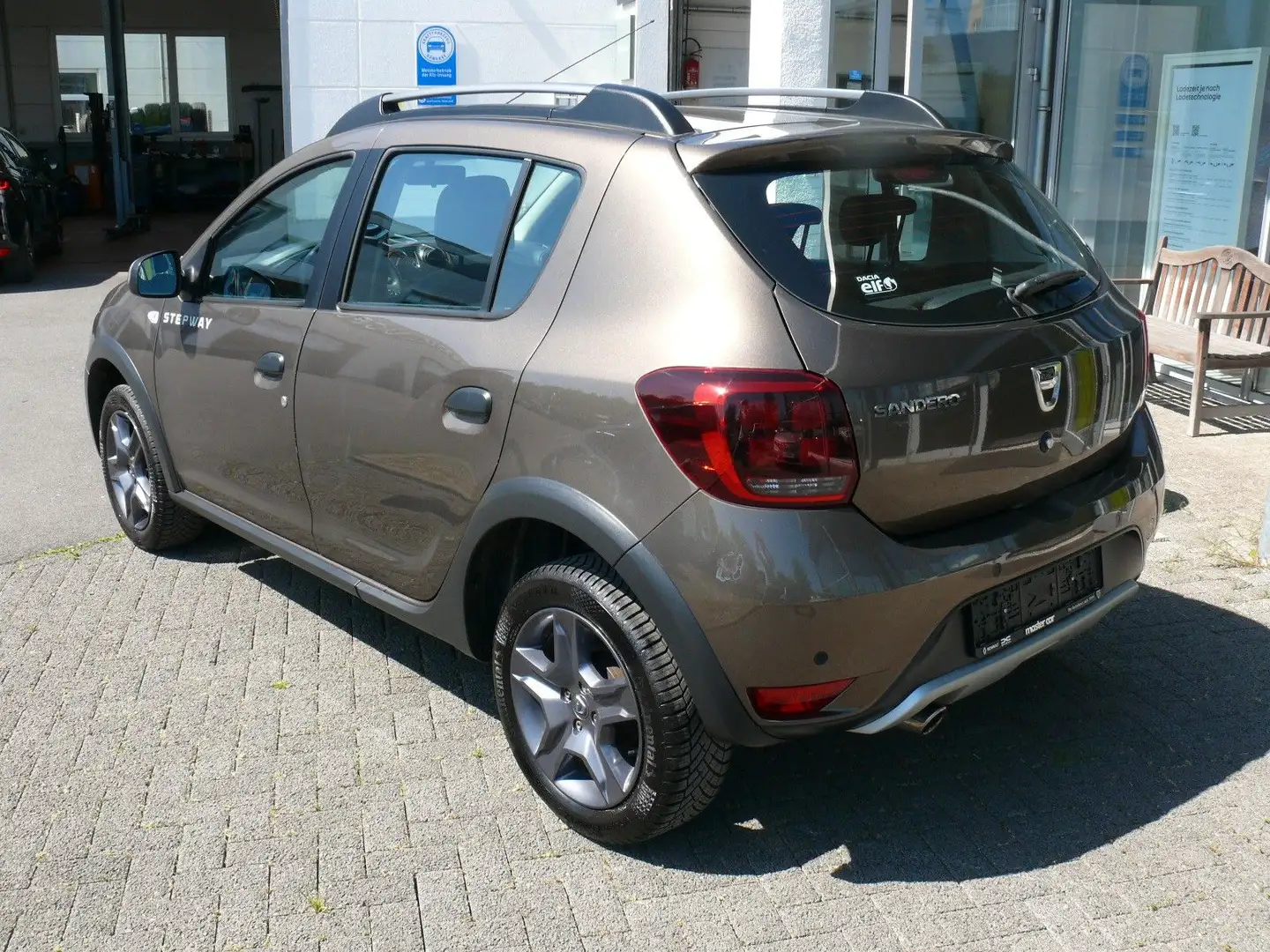 Vehicle image, number 12