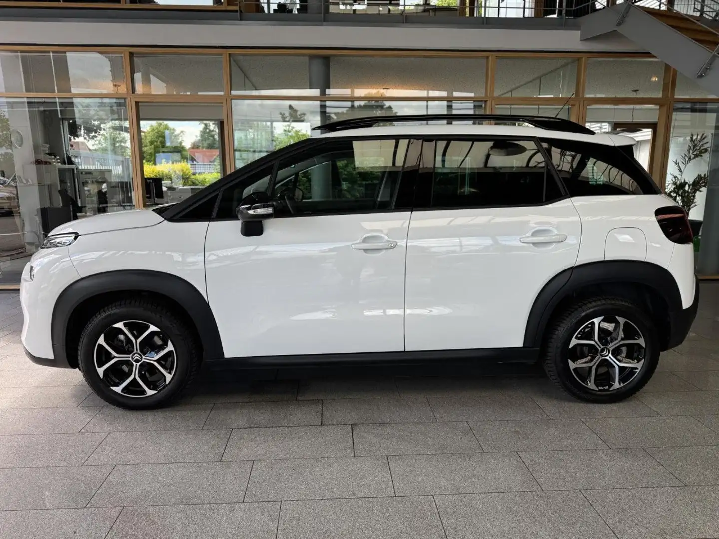 Vehicle image, number 4