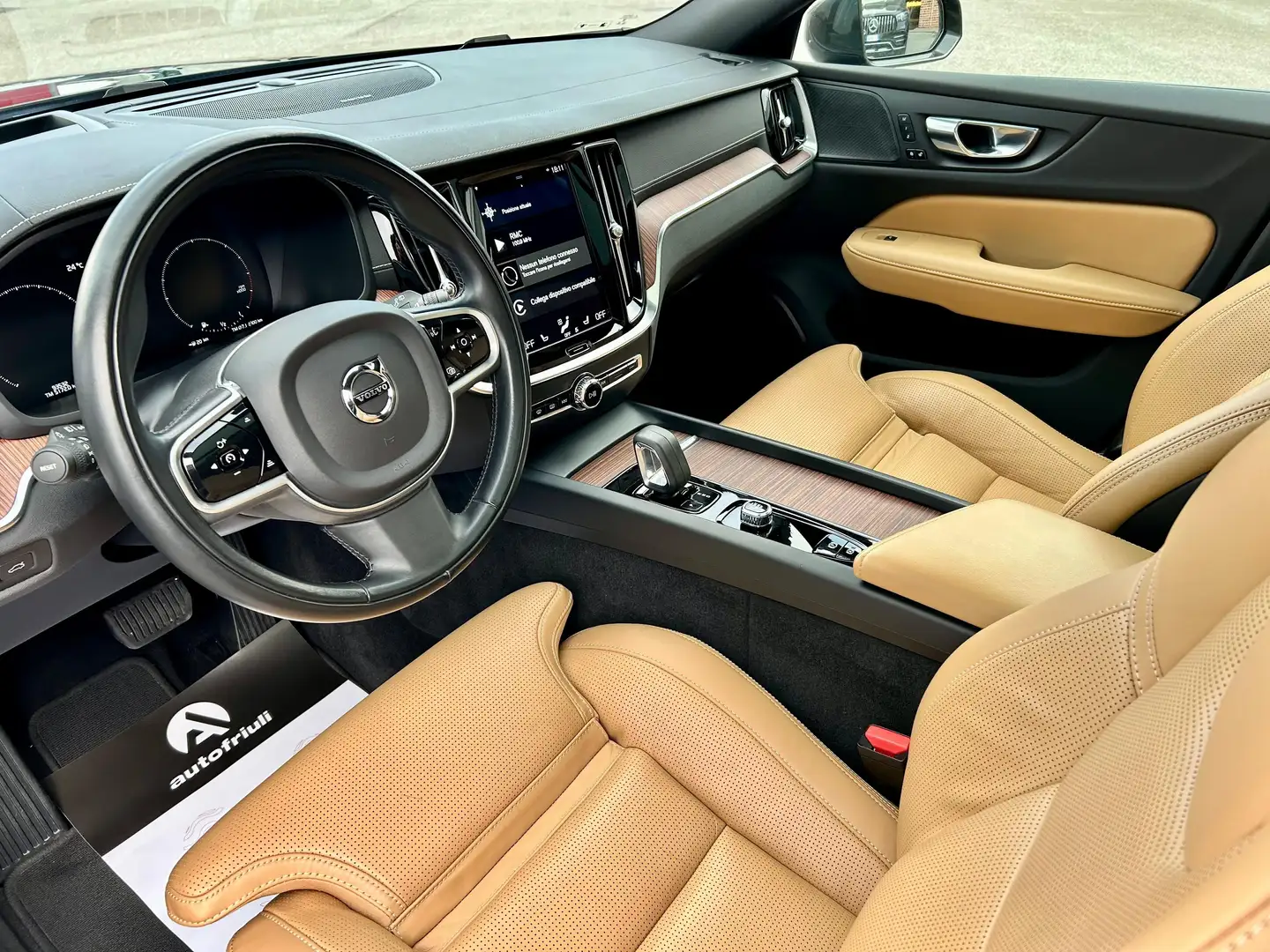 Vehicle image, number 8