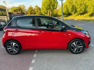 Vehicle image thumbnail, number 4