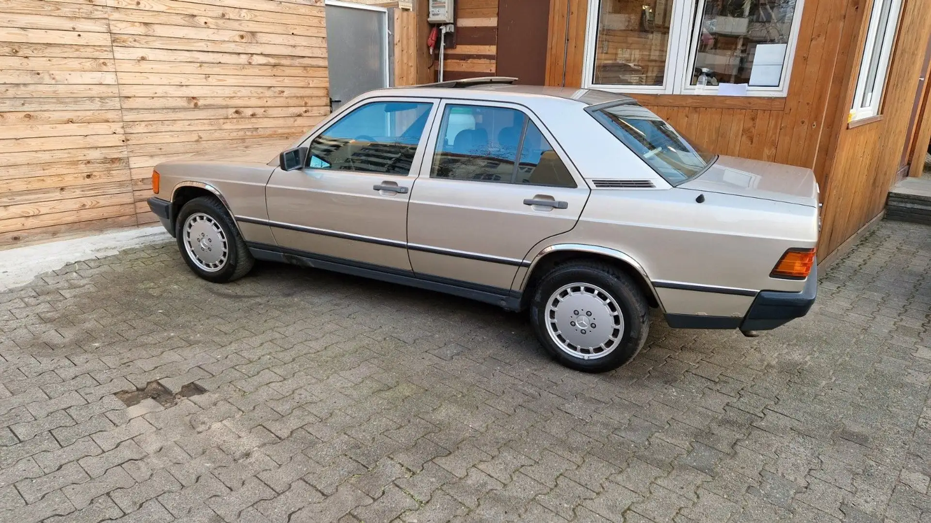 Vehicle image, number 4