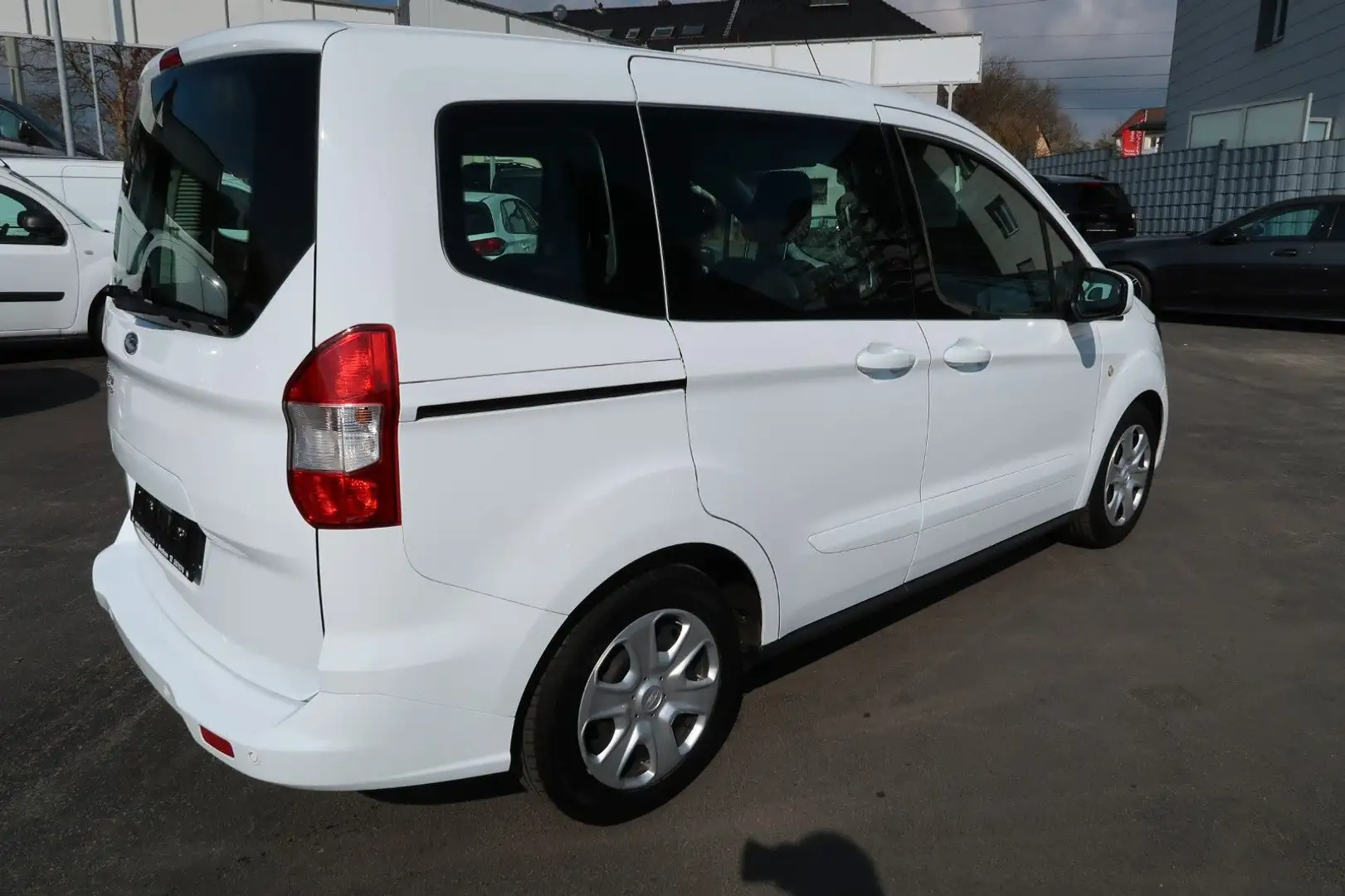 Vehicle image, number 4