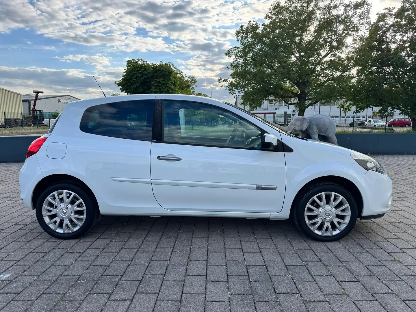 Vehicle image, number 6