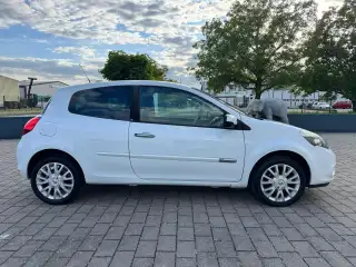 Vehicle image thumbnail, number 6