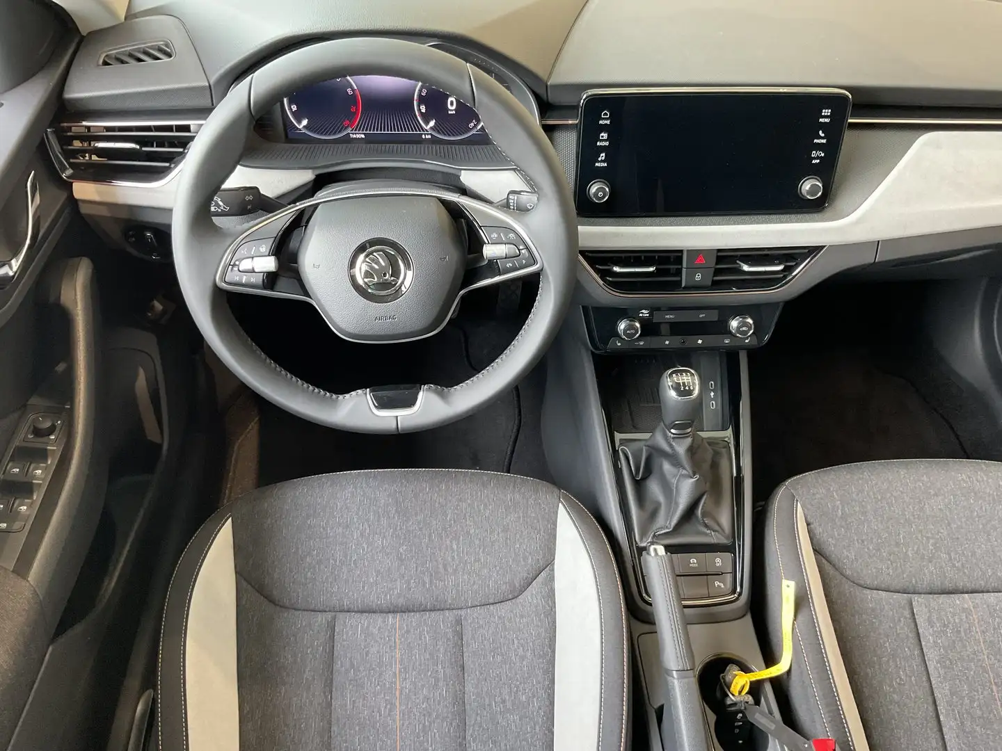 Vehicle image, number 8