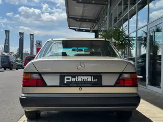 Vehicle image thumbnail, number 8