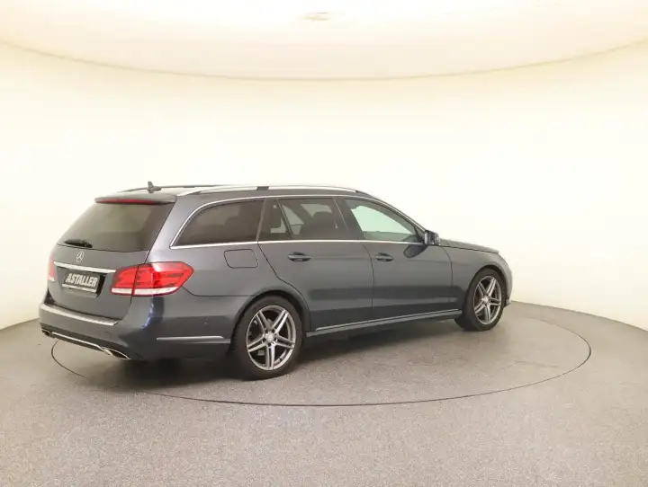 Additional image of the vehicle