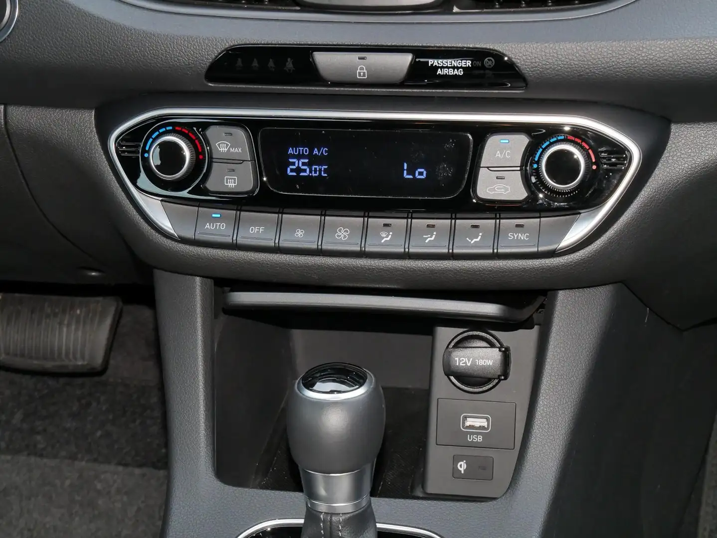 Vehicle image, number 10
