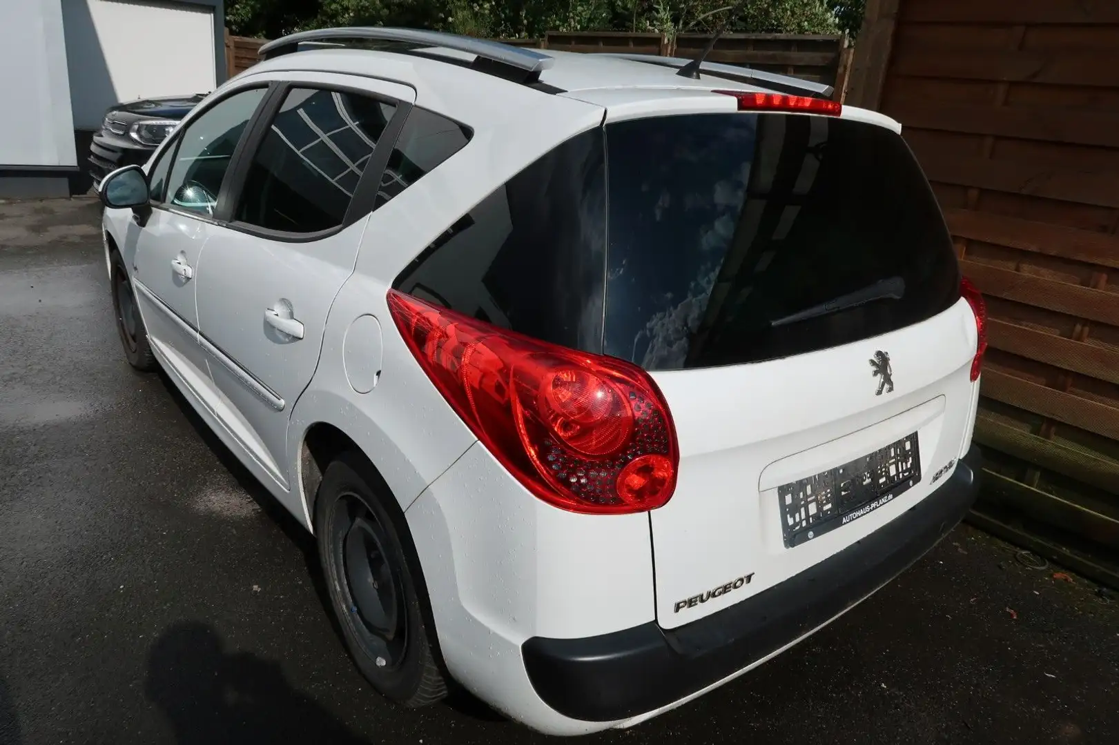 Vehicle image, number 2