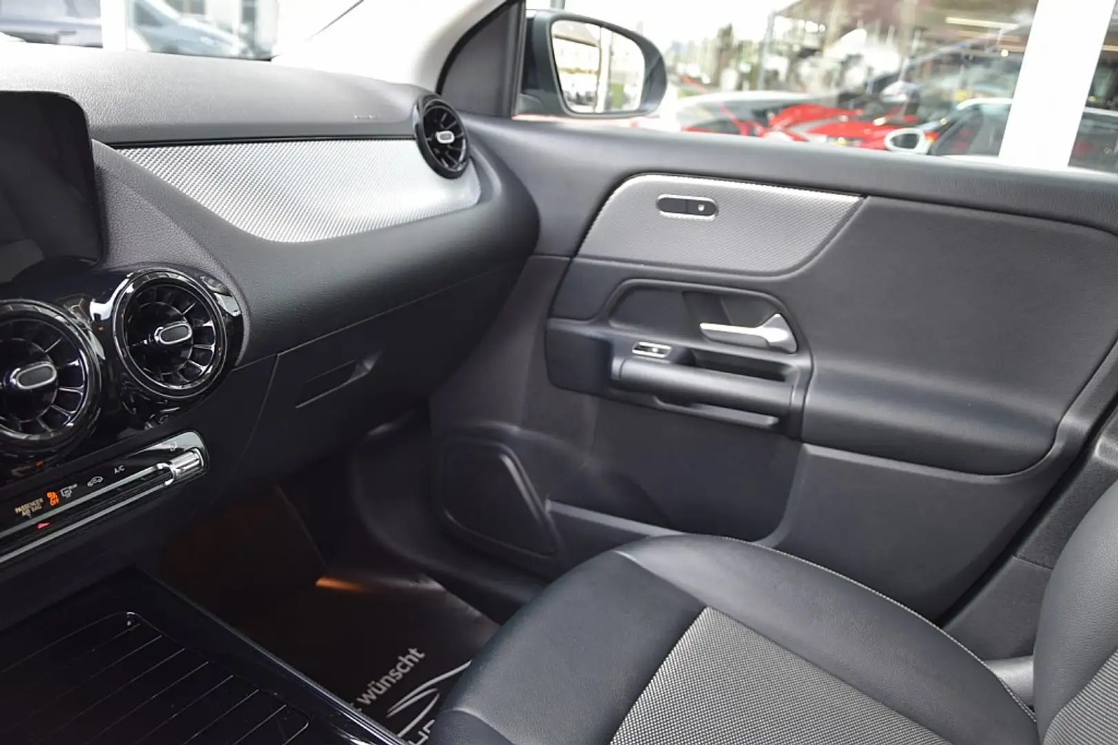 Vehicle image, number 8