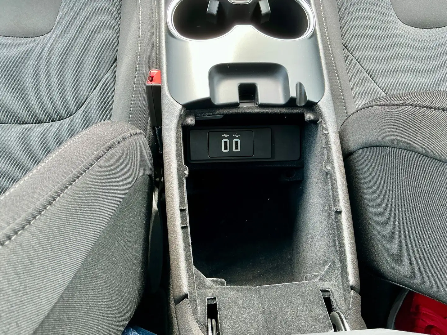 Vehicle image, number 19