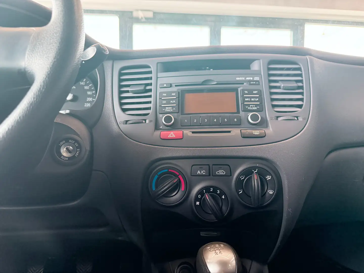 Vehicle image, number 12