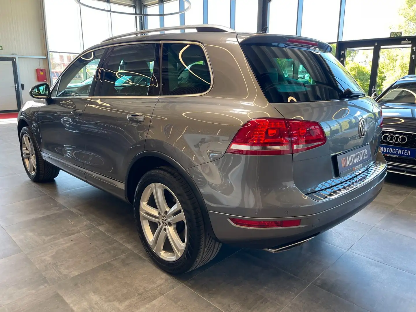 Vehicle image, number 6