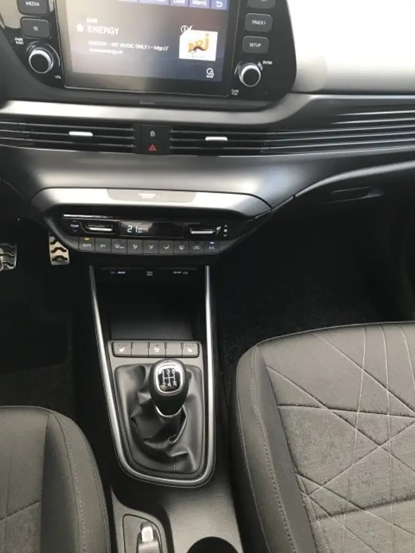Vehicle image, number 13