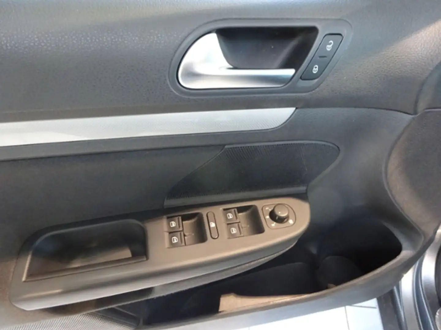 Vehicle image, number 13