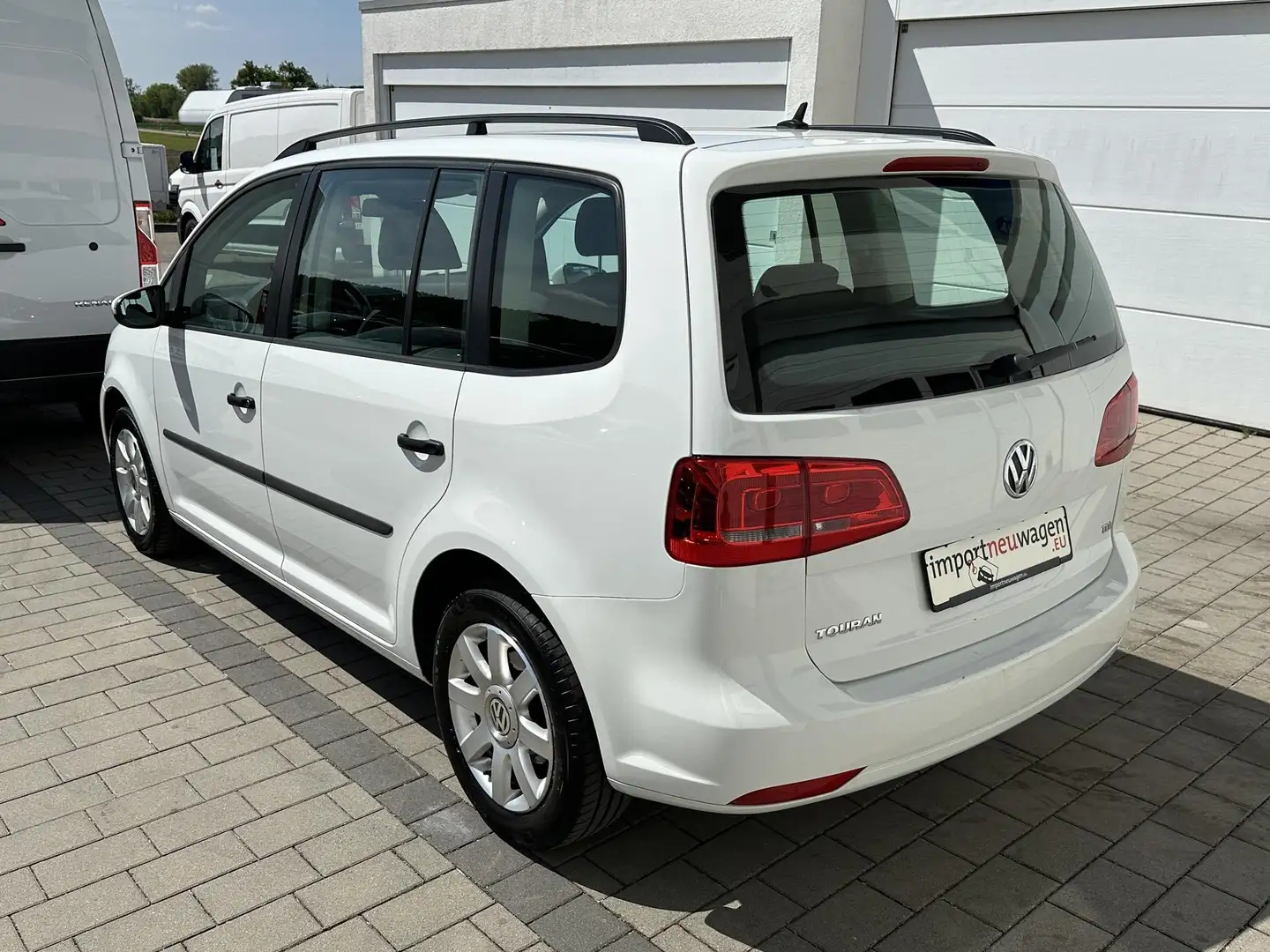 Vehicle image, number 9