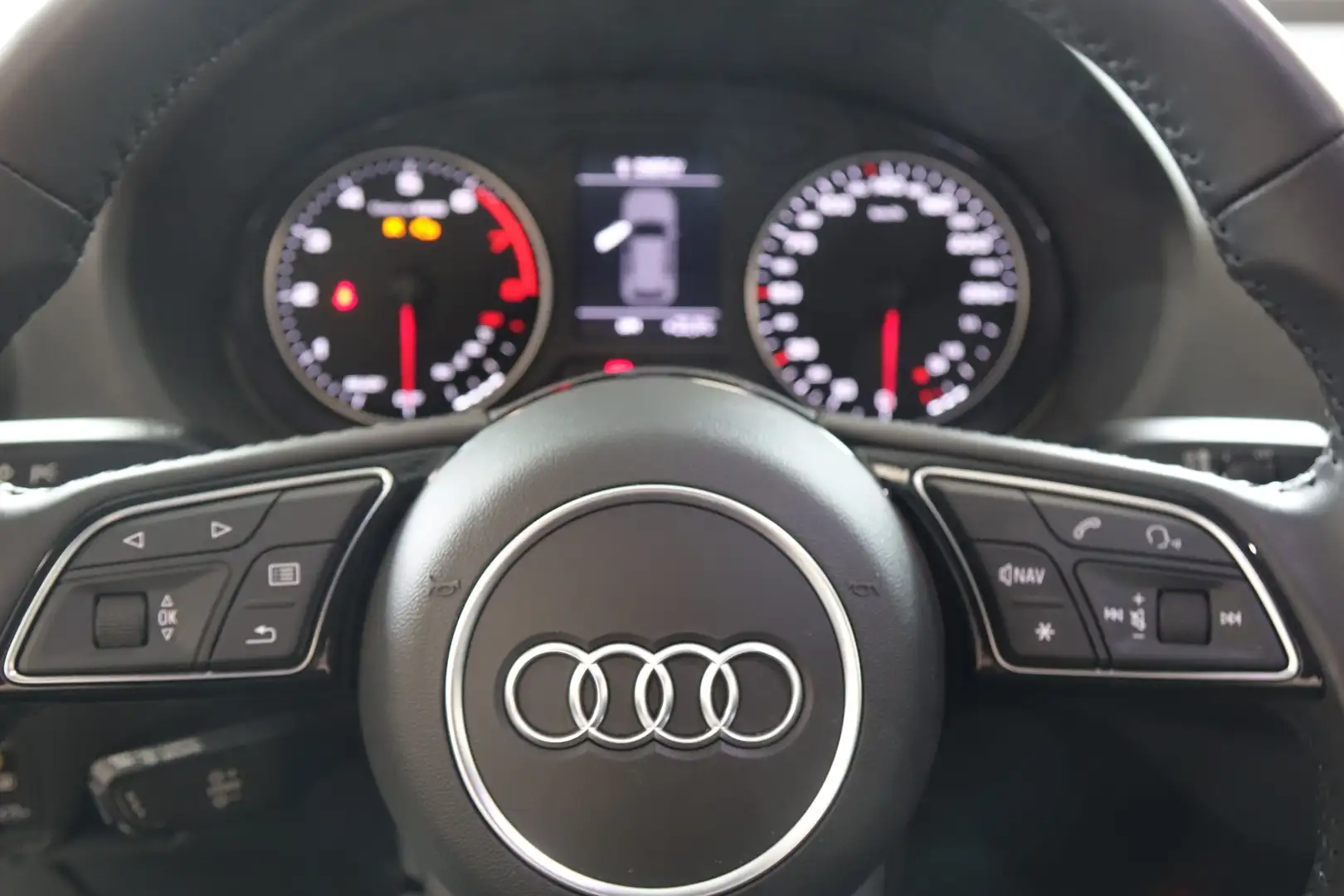 Vehicle image, number 9