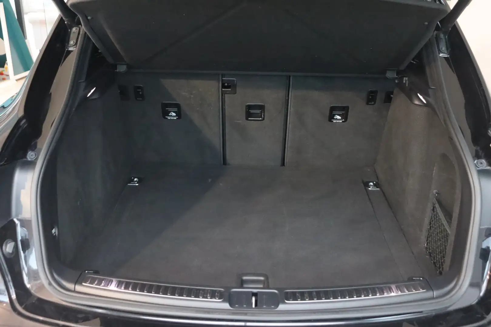 Vehicle image, number 9