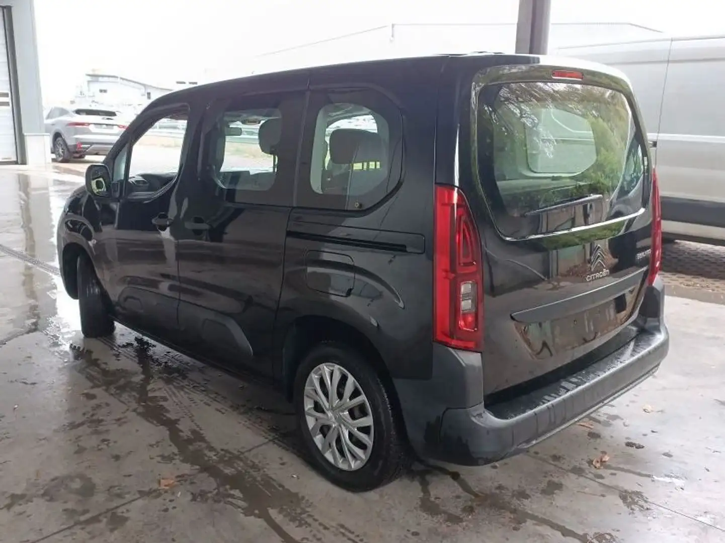 Vehicle image, number 3