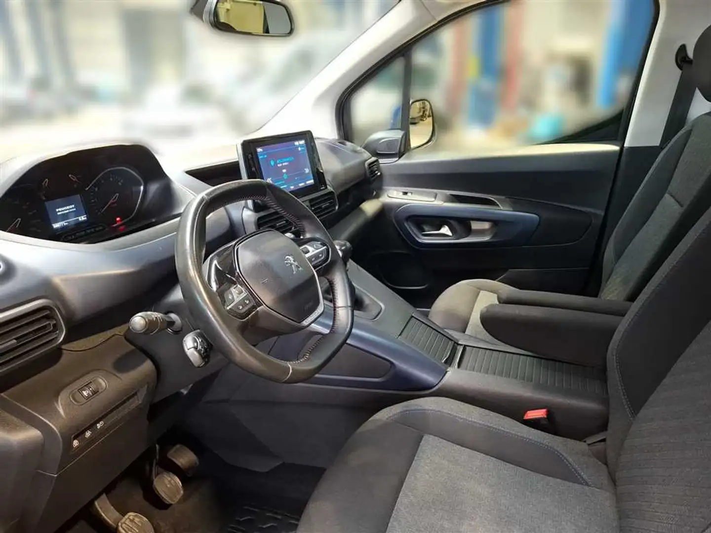 Vehicle image, number 8