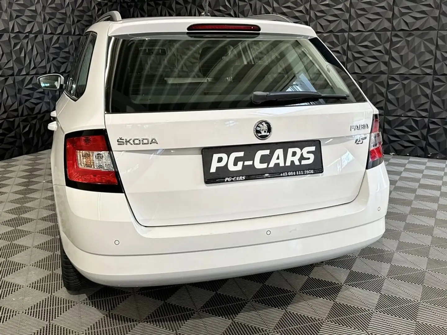 Vehicle image, number 16