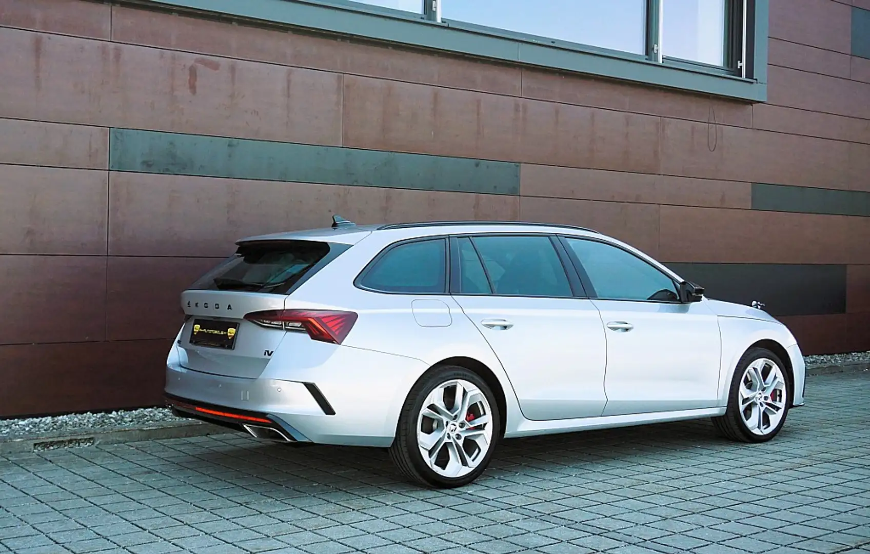 Vehicle image, number 7