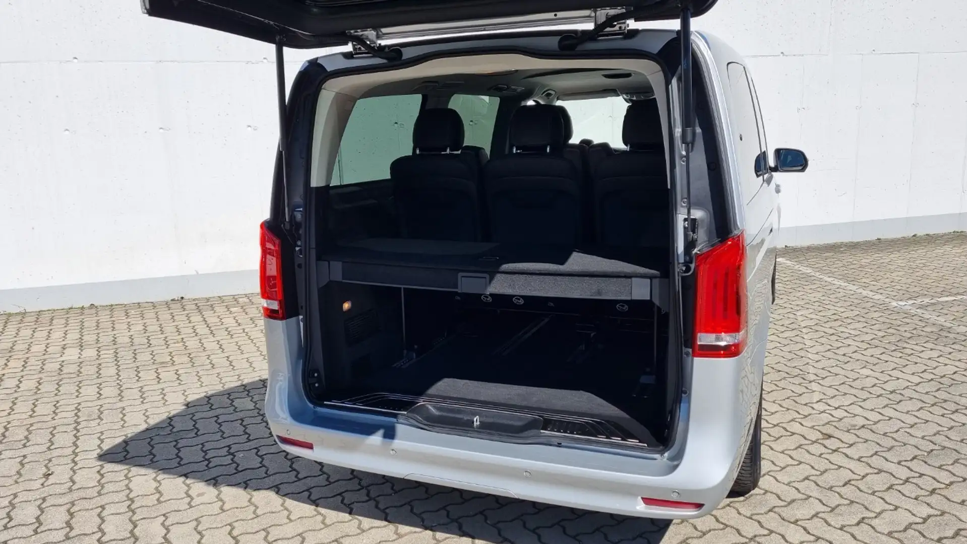 Vehicle image, number 8