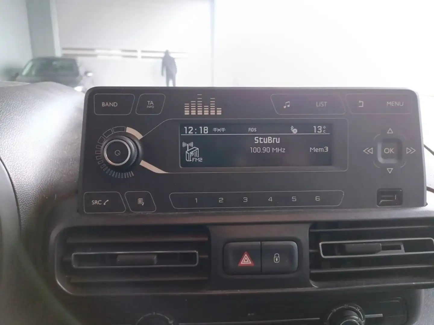 Vehicle image, number 8