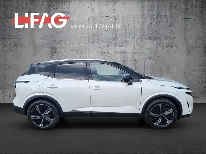 Additional image of the vehicle