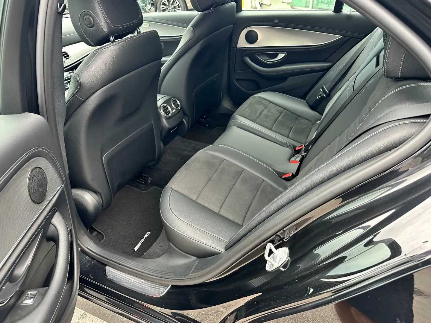 Vehicle image, number 9