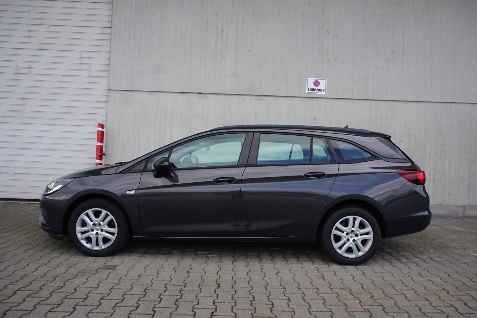 Vehicle image, number 2