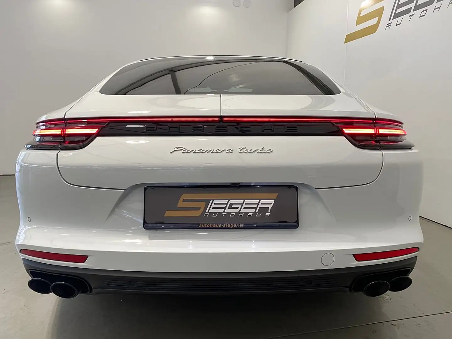 Vehicle image, number 10