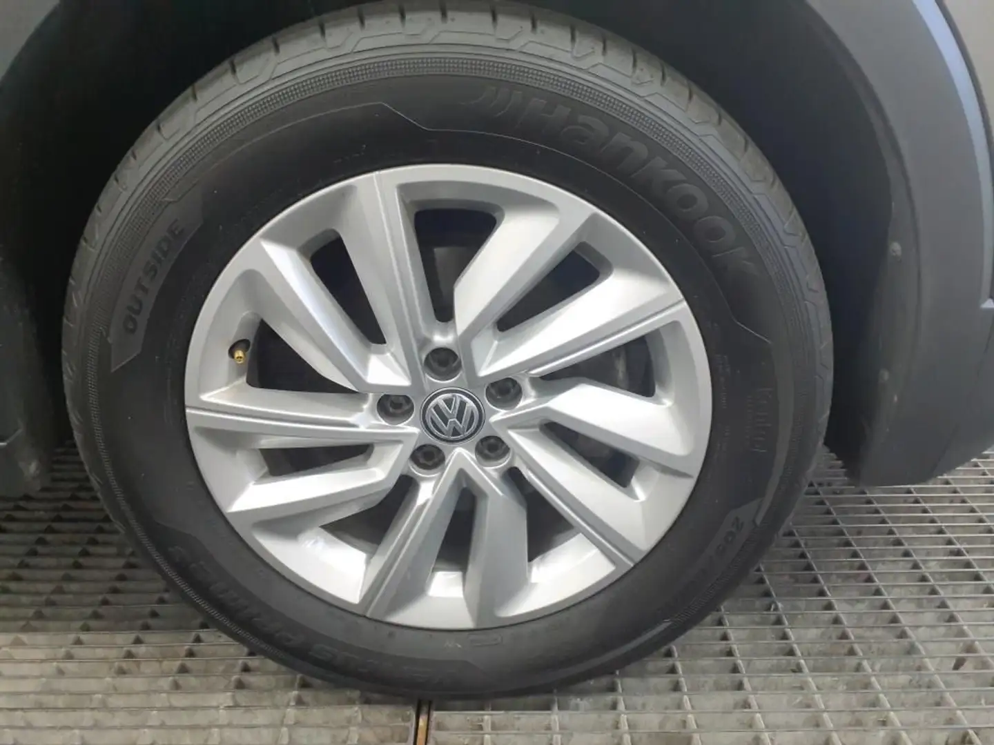Vehicle image, number 10