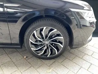 Vehicle image thumbnail, number 7