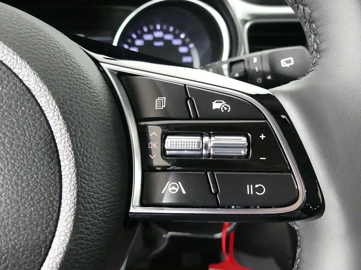 Vehicle image, number 12