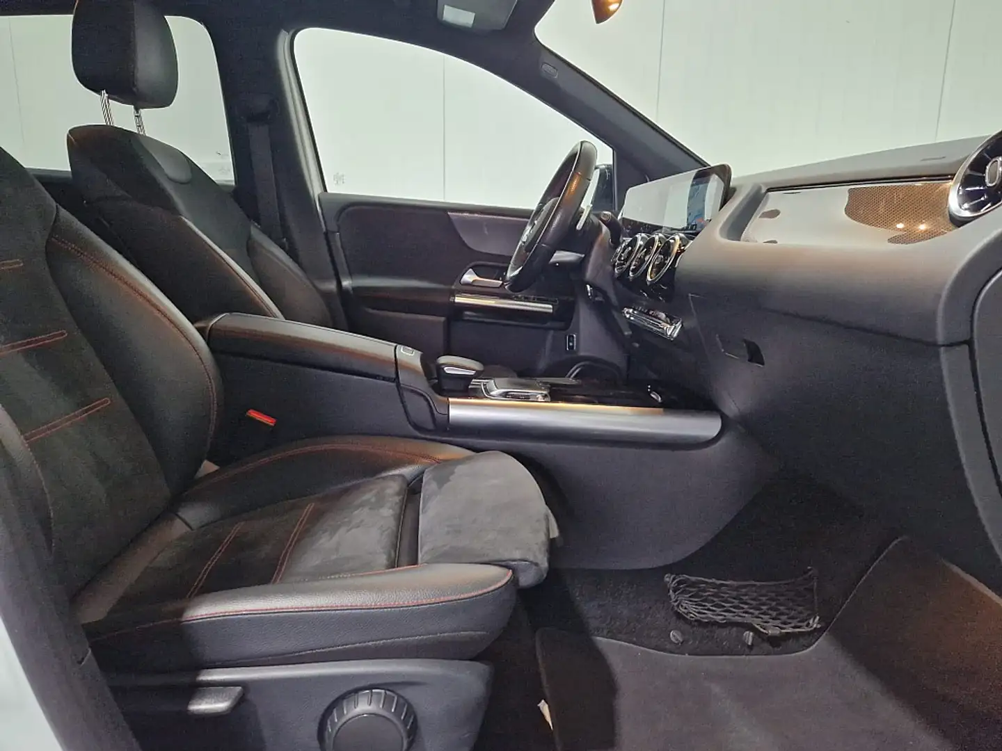 Vehicle image, number 9