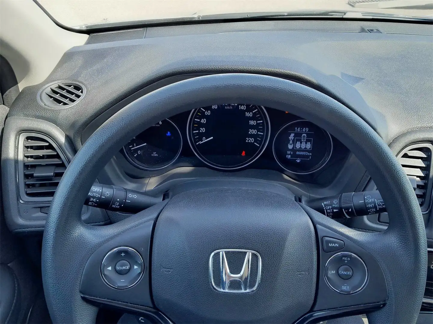 Vehicle image, number 12