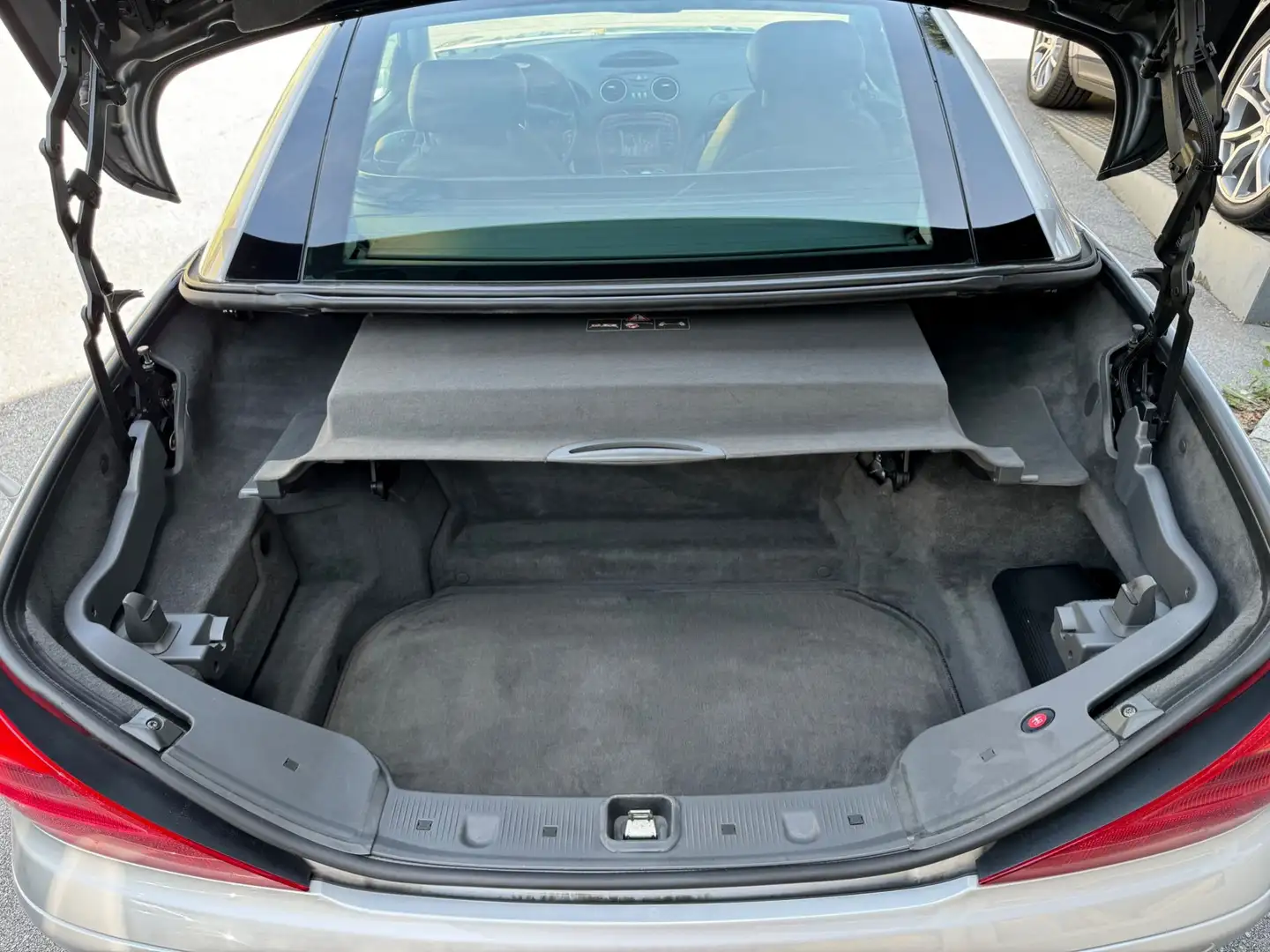 Vehicle image, number 10