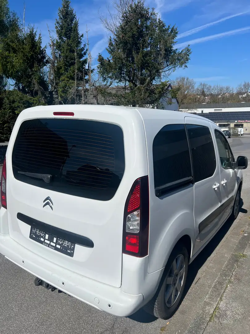 Vehicle image, number 3