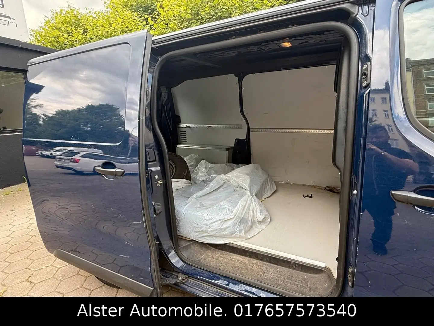 Vehicle image, number 8