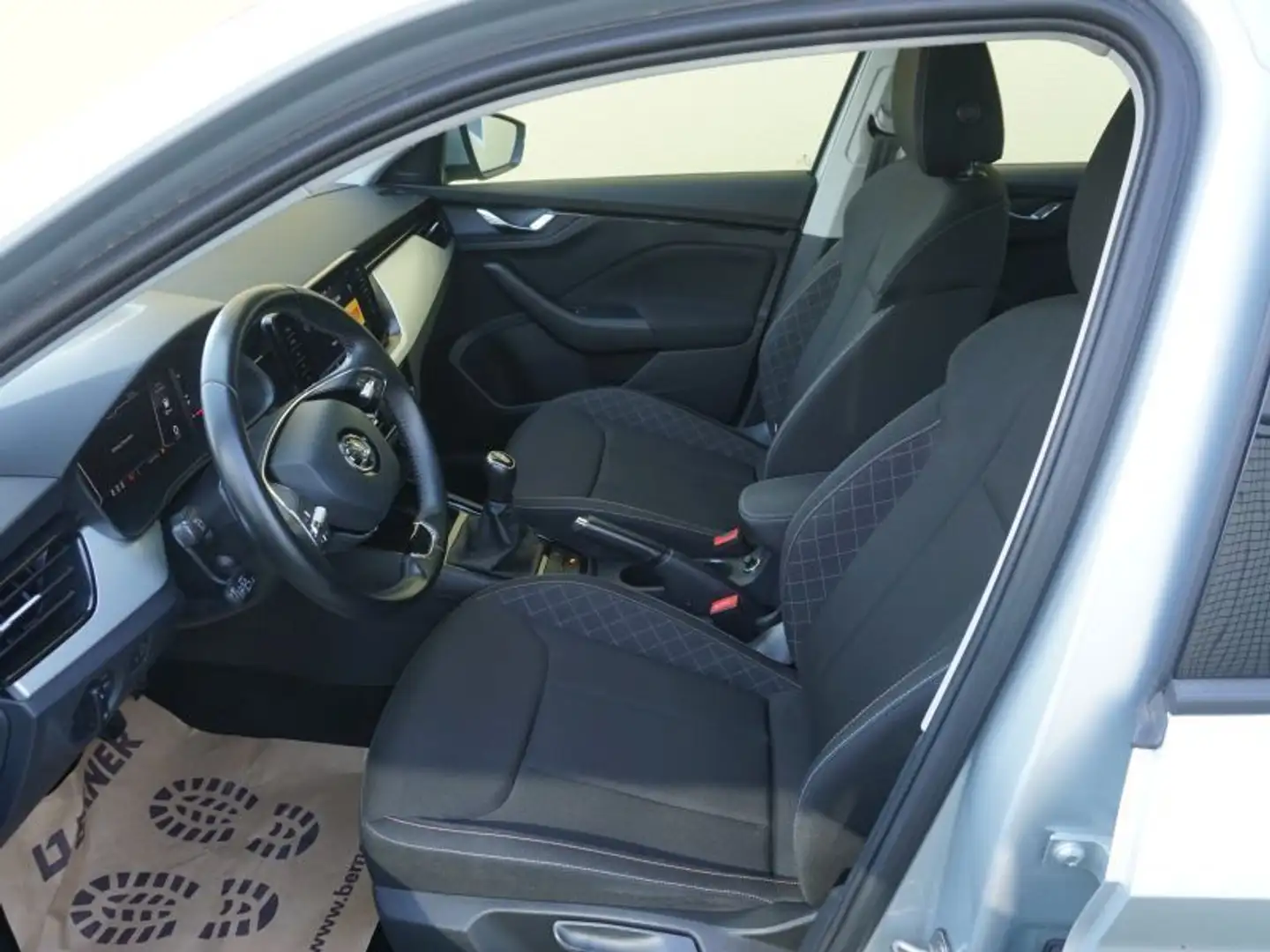 Vehicle image, number 6