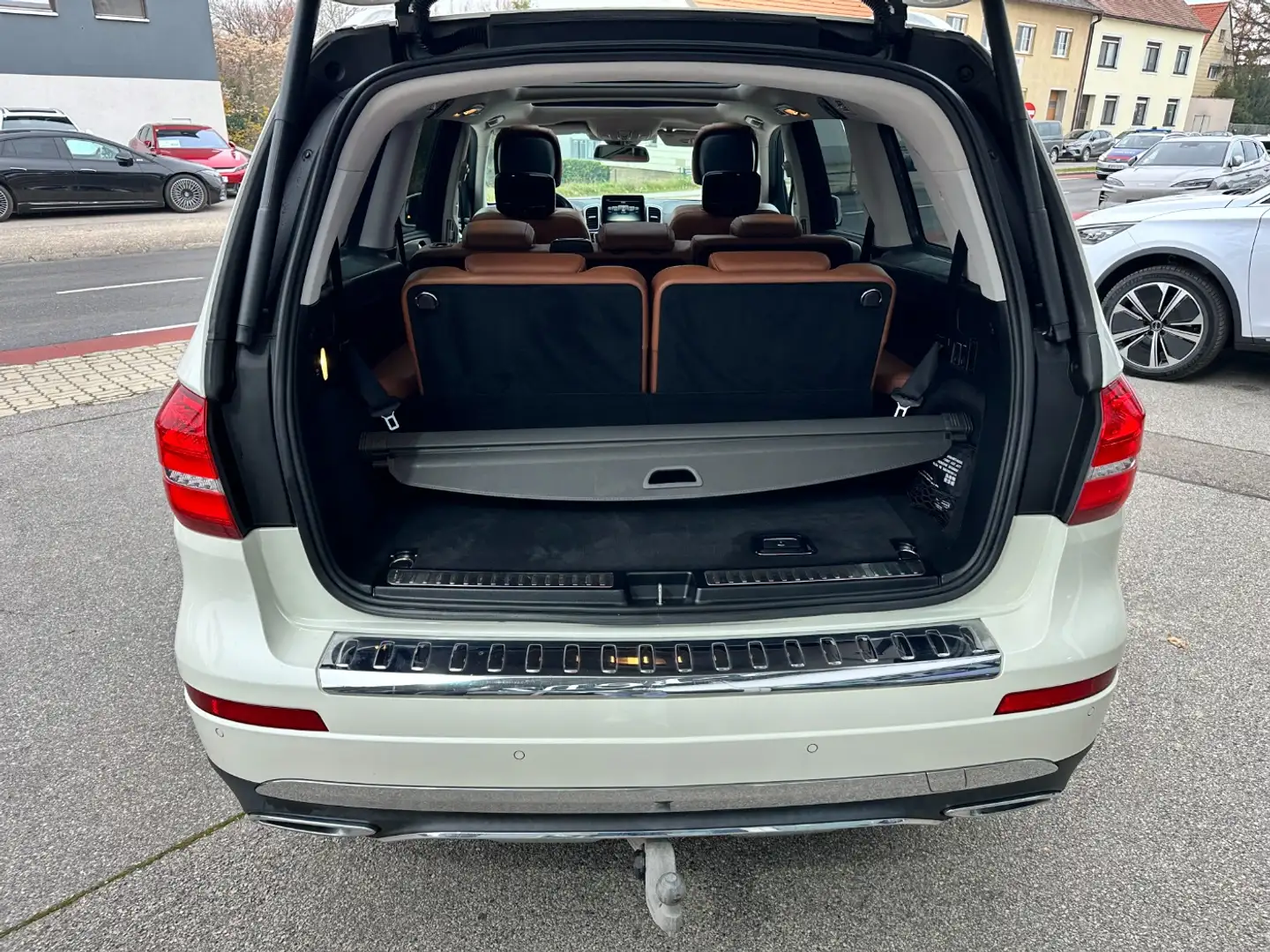 Vehicle image, number 8