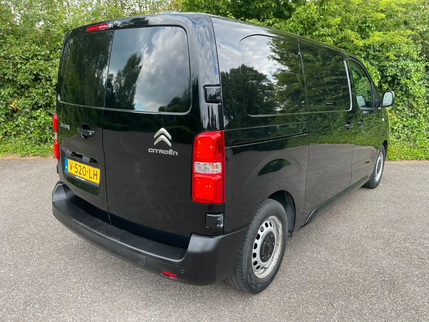 Vehicle image, number 6