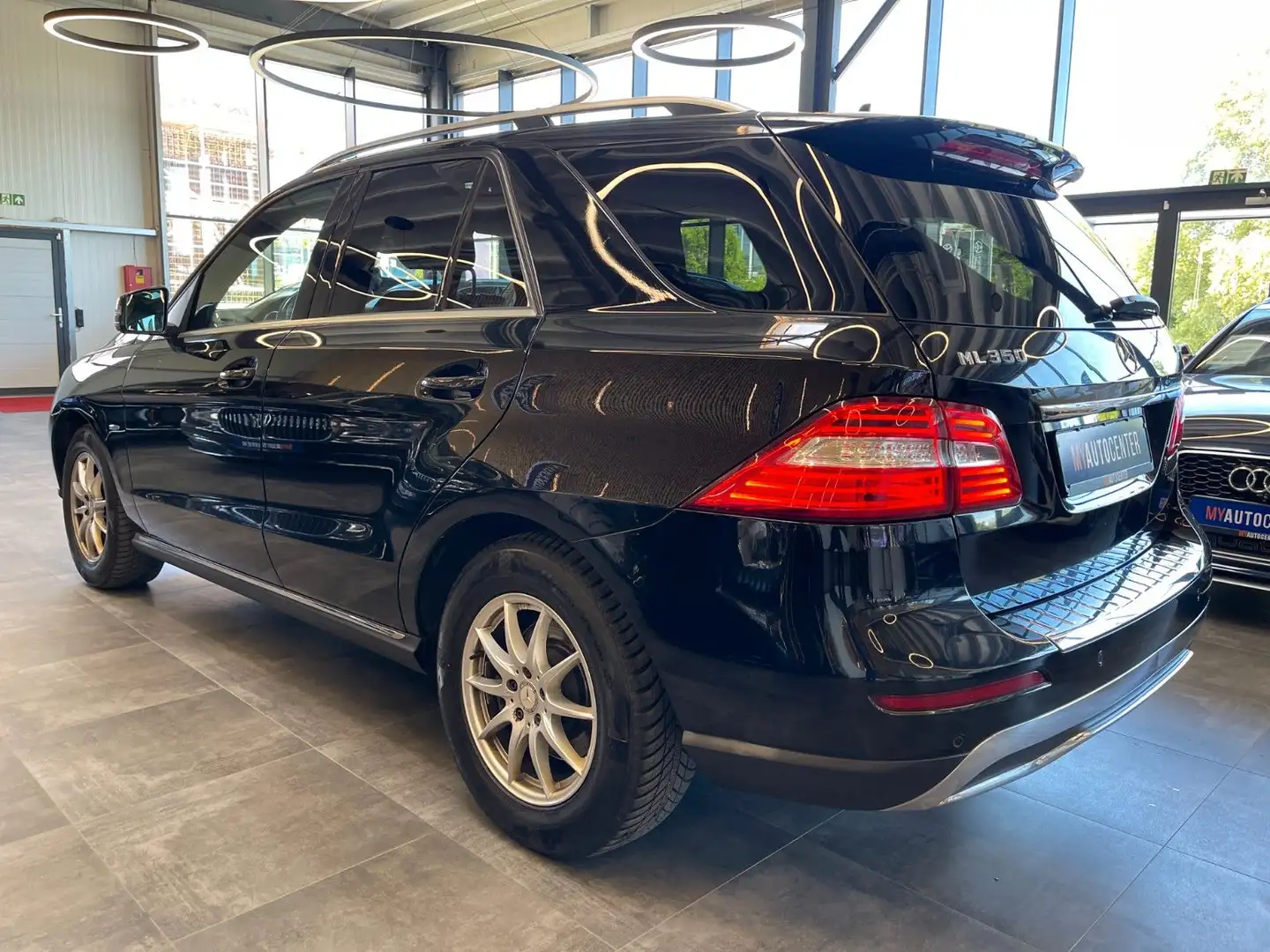 Vehicle image, number 6