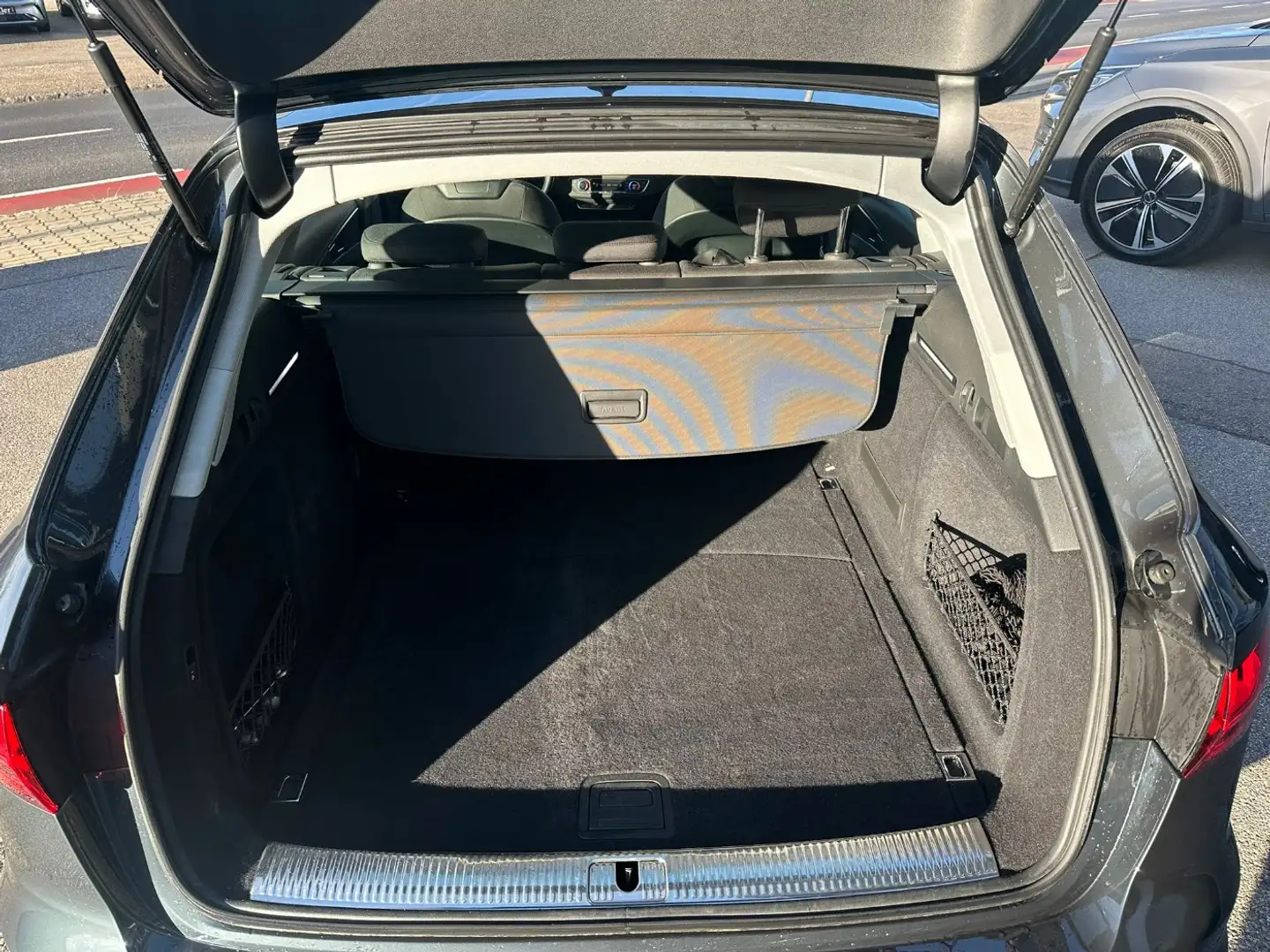 Vehicle image, number 6