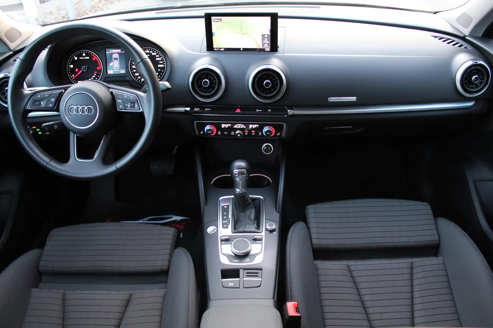 Vehicle image, number 9