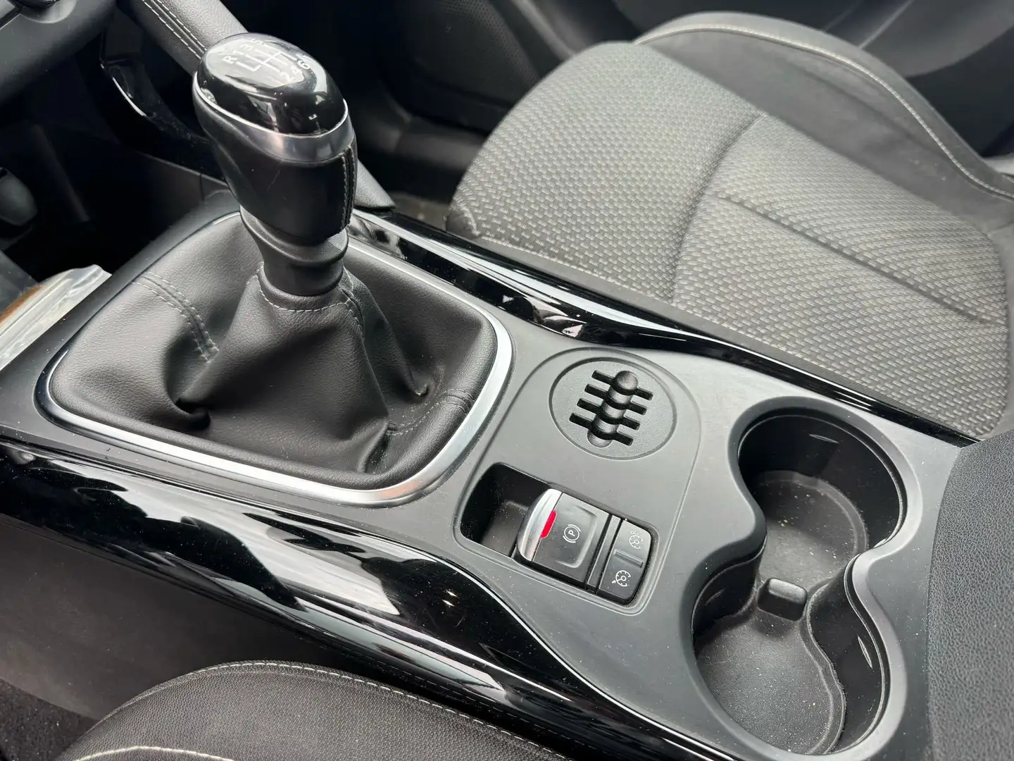 Vehicle image, number 12